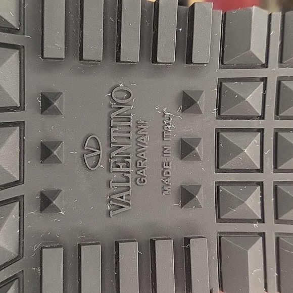 Valentino Garavani Rockrunner Sneakers - Picture 16 of 16